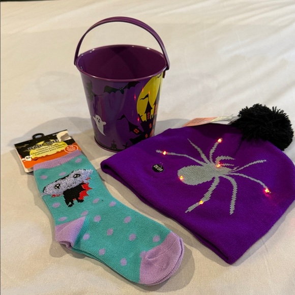 Halloween Lot - Purple Spider Toque / Hat with Lights, Tin Bucket, Socks Kids - Picture 4 of 12